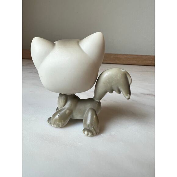 Littlest Pet Shop #20 Angora Cat Gray White Green Eyes G2 LPS Toy Figure 2004 - Picture 2 of 5